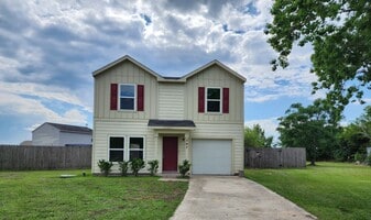 207 Branch Cir in Kendleton, TX - Building Photo