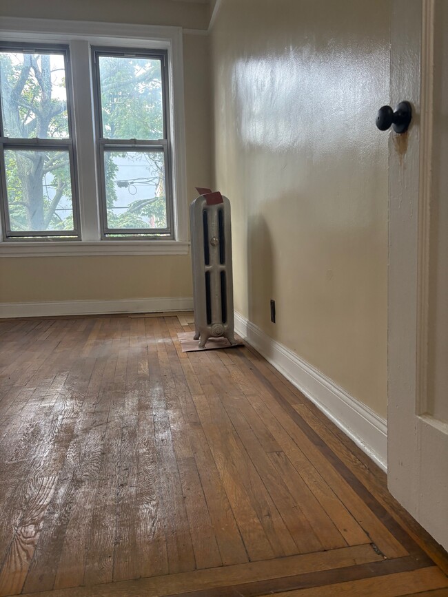 54 E Clifford Pl, Unit 2 in Bronx, NY - Building Photo - Building Photo