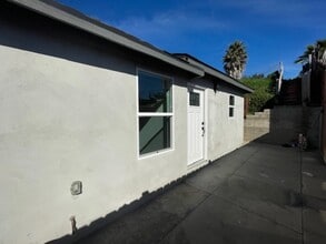 2147 Calle Serena in San Diego, CA - Building Photo - Building Photo