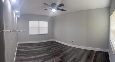 2154 NE 168th St in North Miami Beach, FL - Building Photo - Building Photo