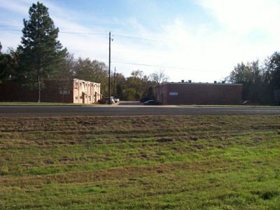 B&B Apartments in Mount Pleasant, TX - Building Photo