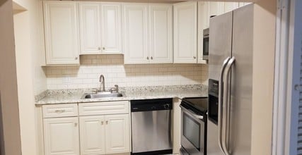 9273 SW 8th St-Unit -122 in Boca Raton, FL - Building Photo - Building Photo