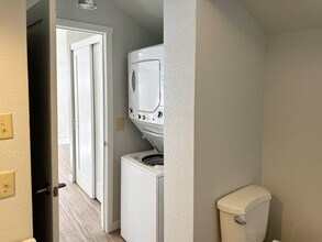 848 3rd St, Unit B in Santa Rosa, CA - Foto de edificio - Building Photo