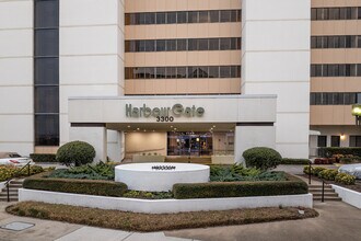 Harbour Gate in Virginia Beach, VA - Building Photo - Building Photo