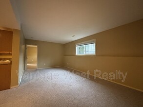 1853 High Rd in Kelowna, BC - Building Photo - Building Photo