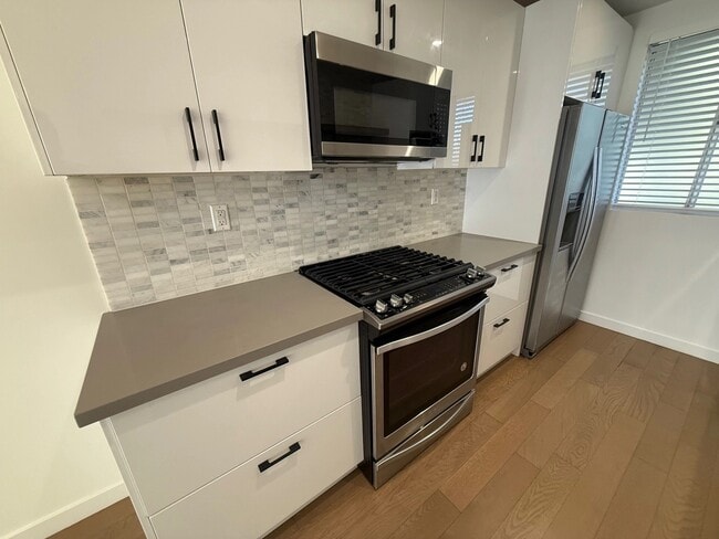 850 2nd St, Unit 304 in Santa Monica, CA - Foto de edificio - Building Photo