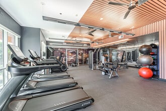 Regard at Med Center in Houston, TX - Foto de edificio - Building Photo