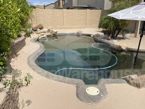 2328 W Skinner Dr in Phoenix, AZ - Foto de edificio - Building Photo