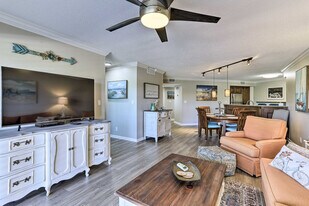 6141 Bahia Del Mar Blvd S, Unit SI FL1-ID1546330P in St. Petersburg, FL - Building Photo