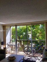 8820 Fontainebleau Blvd-Unit -410 in Miami, FL - Foto de edificio - Building Photo