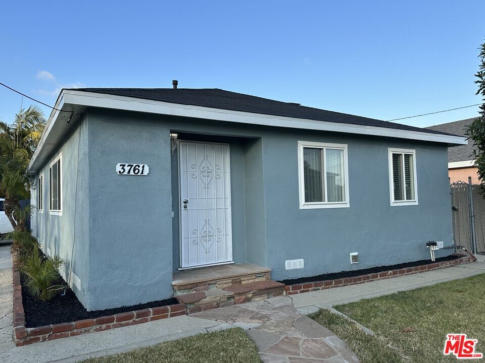 3761 W 105th St in Inglewood, CA - Building Photo