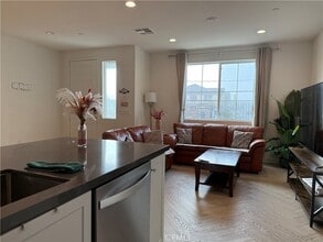 4096 E Peony Paseo, Unit 23 in Ontario, CA - Foto de edificio - Building Photo