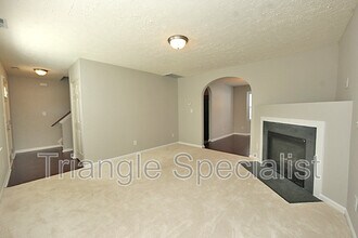 1909 Raj Dr in Durham, NC - Foto de edificio - Building Photo