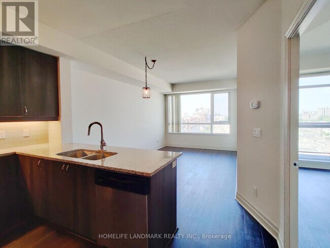 8110-8110 Birchmount Rd in Markham, ON - Building Photo - Building Photo