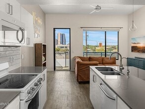 1130 N 2nd St, Unit 215 in Phoenix, AZ - Foto de edificio - Building Photo