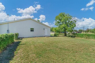 214 Stone St in Granbury, TX - Building Photo - Building Photo