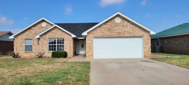 3020 Cheyenne Dr in Clovis, NM - Building Photo - Building Photo