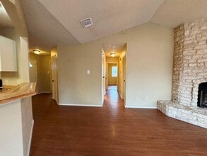 1002 Great Britain Blvd in Austin, TX - Building Photo - Building Photo