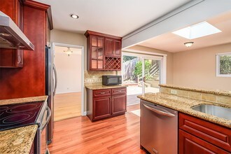 1948 Oak Crest Dr in Oakland, CA - Building Photo - Building Photo