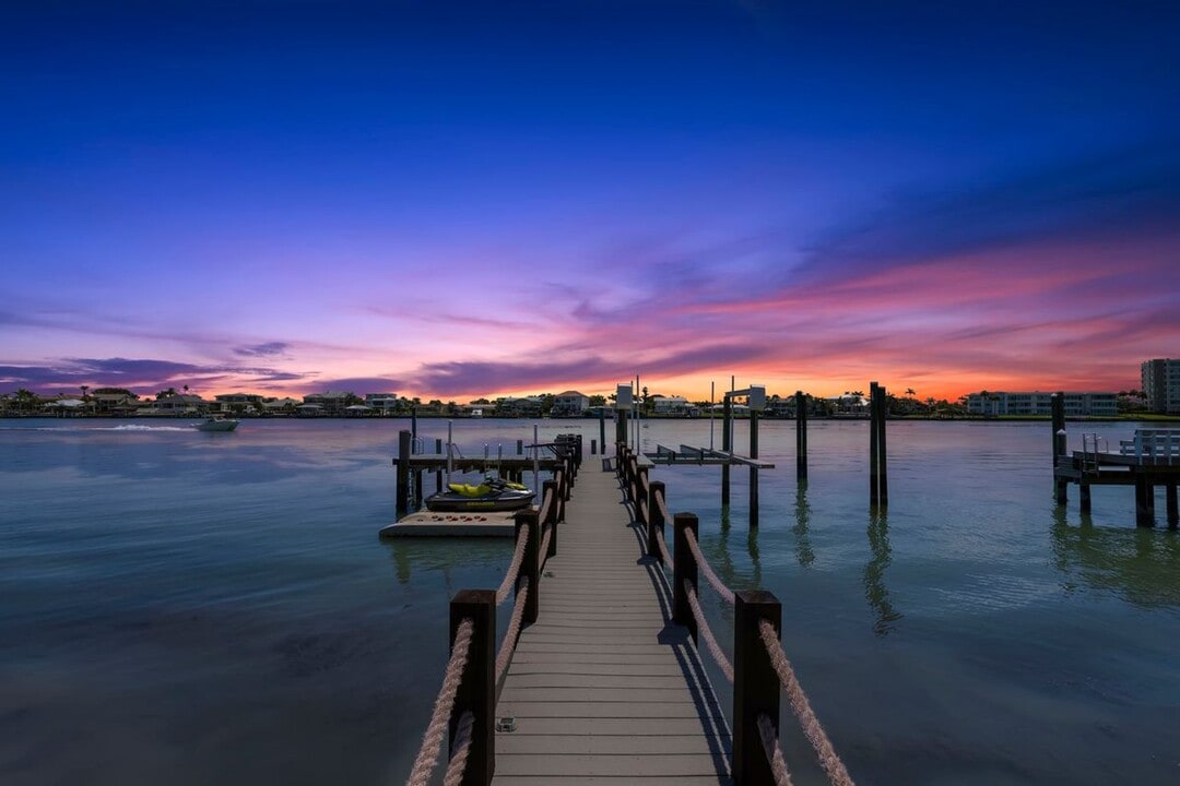 819 Bay Esplanade in Clearwater, FL - Building Photo