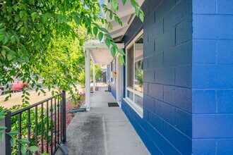 5400 Valletta Way in Sacramento, CA - Foto de edificio - Building Photo