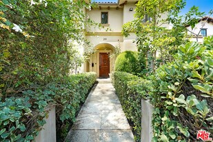 219 S Willaman Dr in Beverly Hills, CA - Building Photo