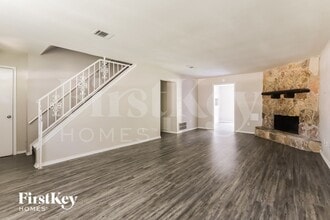 3303 Sycamore Springs Dr in Houston, TX - Building Photo - Building Photo