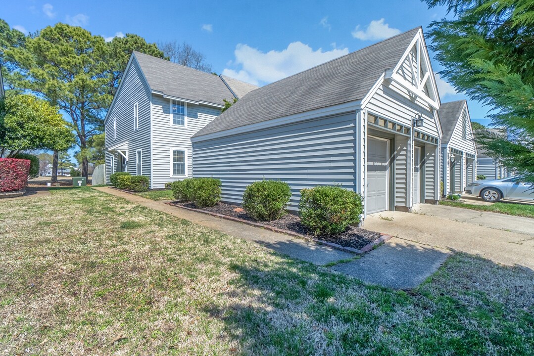 5092 Glenwood Way in Virginia Beach, VA - Building Photo