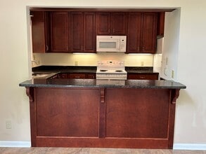 1488 Mitchell Ave in Tallahassee, FL - Foto de edificio - Building Photo