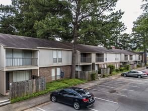 Meadowbrook Apartments in Pine Bluff, AR - Building Photo - Building Photo