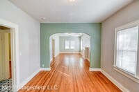 302 S Flood Ave photo'