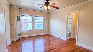 Capri Apartments in Portland, OR - Building Photo - Building Photo