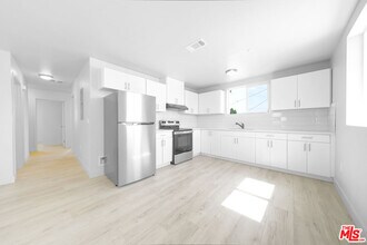 238 W 84th Pl in Los Angeles, CA - Building Photo - Building Photo