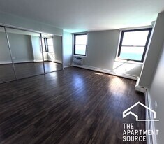 6325 N Sheridan Rd, Unit 2003 in Chicago, IL - Building Photo
