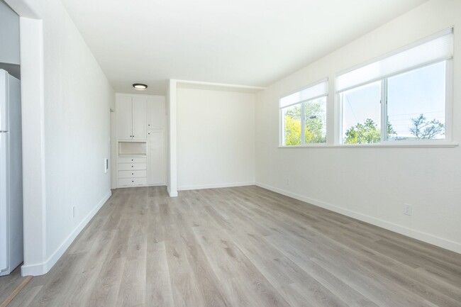 2078 Garnet Ave in San Diego, CA - Building Photo - Building Photo