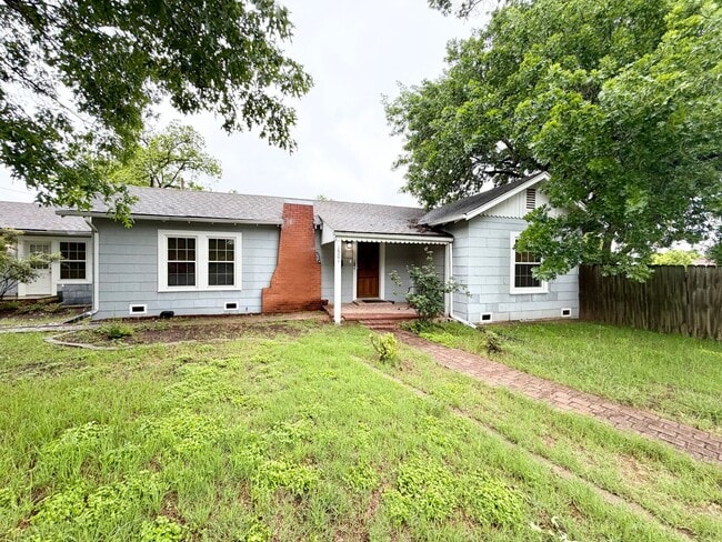 property at 1901 N 28th St