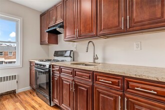 226-14 141st Ave in Queens, NY - Foto de edificio - Building Photo