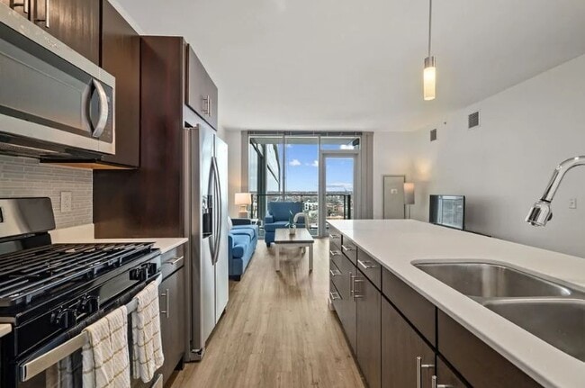 3740 N Halsted St in Chicago, IL - Foto de edificio - Building Photo