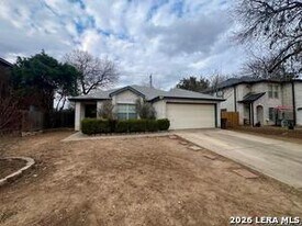 7831 Crystal Point in San Antonio, TX - Building Photo