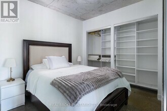 2 Gladstone Ave in Toronto, ON - Building Photo - Building Photo