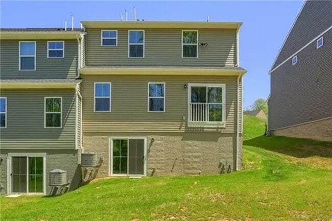 302 Frances Ln in Mcdonald, PA - Building Photo - Building Photo