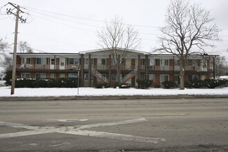 400 W Division St in Villa Park, IL - Foto de edificio - Building Photo