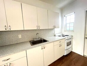 3430 NW 5th Ave in Miami, FL - Building Photo - Building Photo