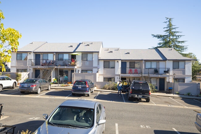 Blue Oak Manor in Cameron Park, CA - Building Photo - Building Photo