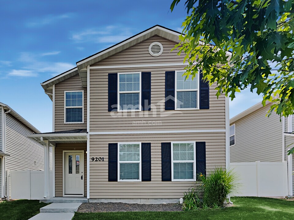 9201 W Shelterwood Dr in Boise, ID - Building Photo