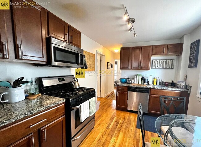 678 Bennington St, Unit 1 in Boston, MA - Building Photo - Building Photo