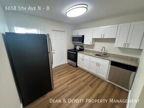 6658 5th Ave N-Unit -B in St. Petersburg, FL - Foto de edificio - Building Photo