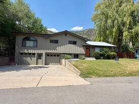 95 Chapparal Cir in Glenwood Springs, CO - Building Photo