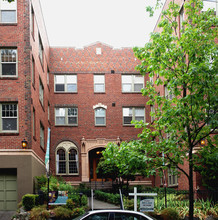 Queen's Court Apartments in Seattle, WA - Building Photo - Building Photo