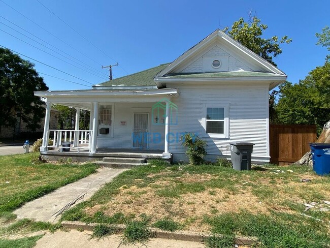 property at 3527 S Harwood St
